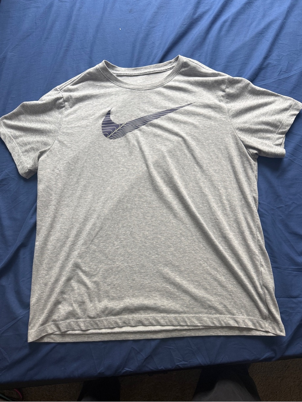 Nike Men’s Light Gray Short-Sleeve Tee with Navy Swoosh